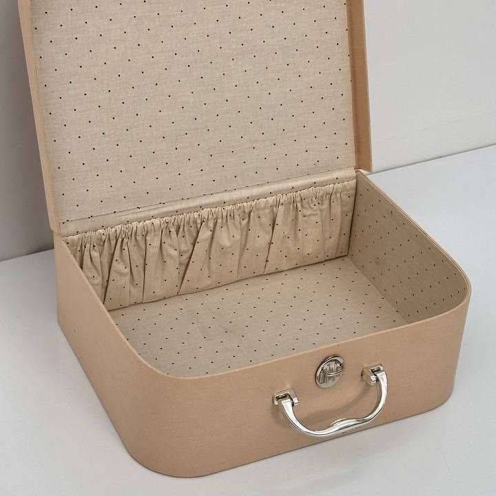 چمدان پینترستی اتاق کودک مدل کرم / آستر خال خال (سایز ۳۰سانت)